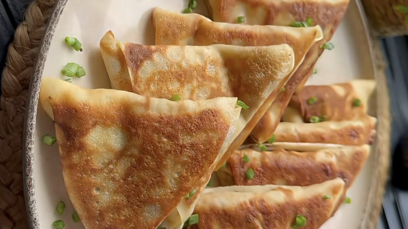 Господині розповіли, як приготувати смачні Бендерики з мʼясом і сиром недорого 