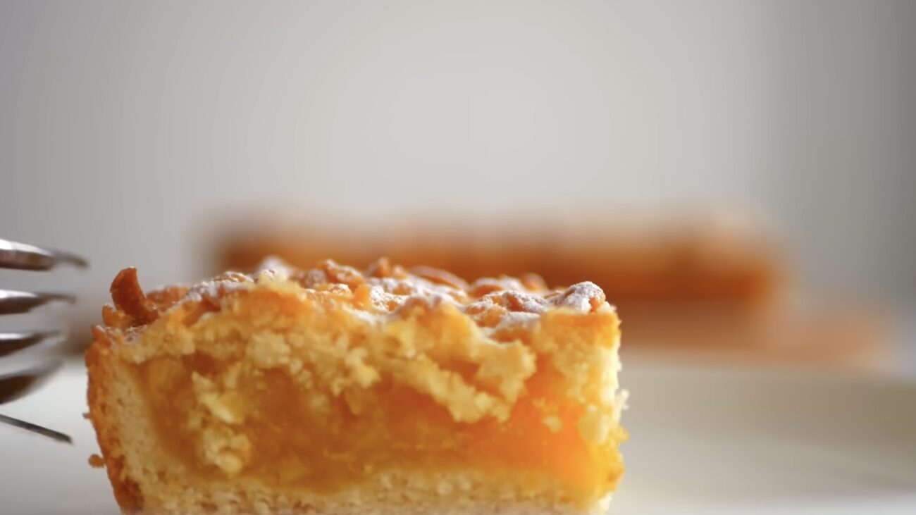 Господині розповіли, як приготувати святковий пиріг без зайвого клопоту 