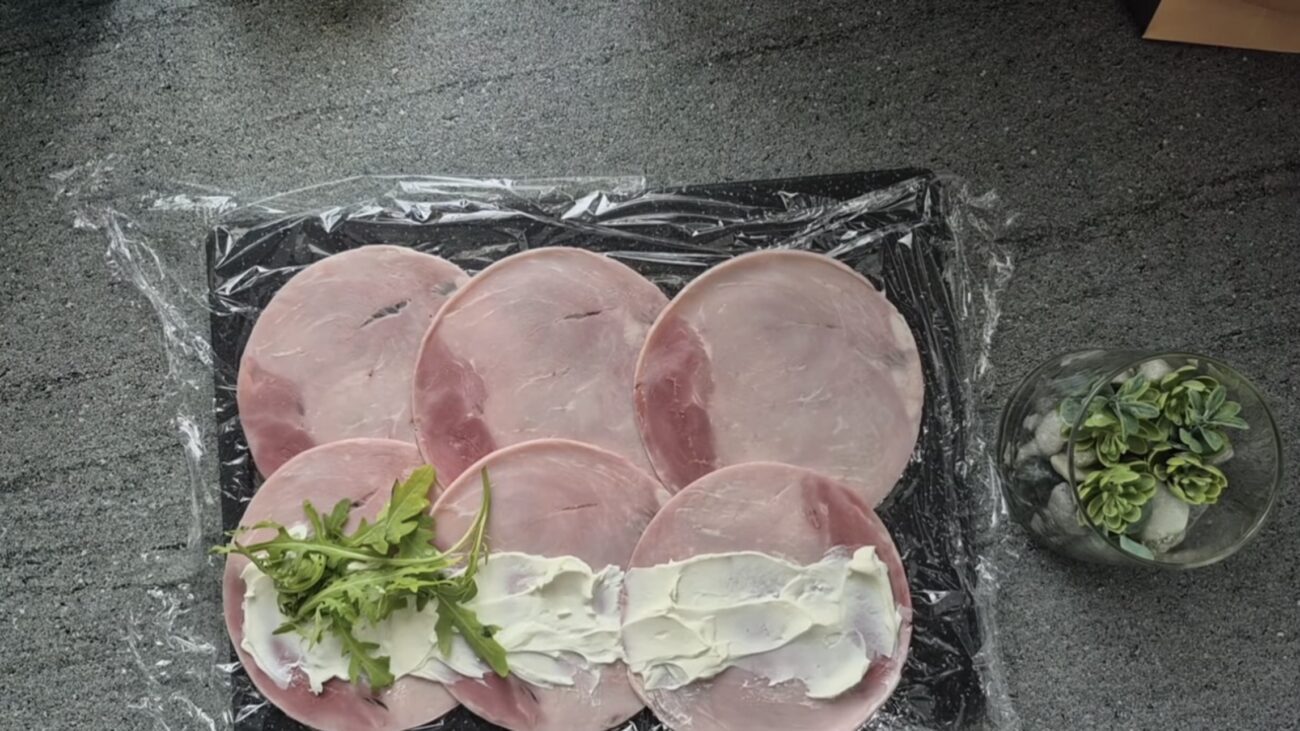 Господині розповіли, як приготувати смачну святкову закуску на швидку руку 