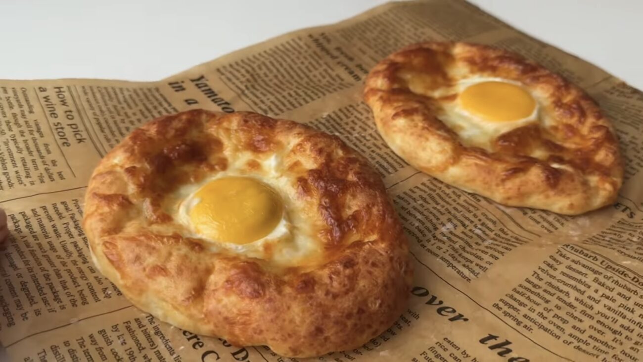 Господині розповіли рецепт хачапурі по-аджарськи, яке готується 10 хвилин Господині розповіли рецепт хачапурі по-аджарськи, яке готується 10 хвилин