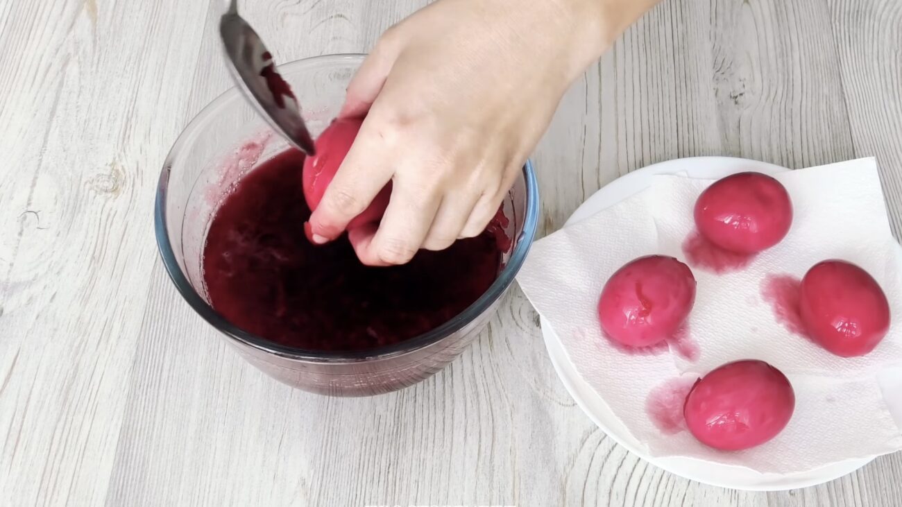 Господині розповіли, як приготувати просту і смачну закуску на святковий стіл 