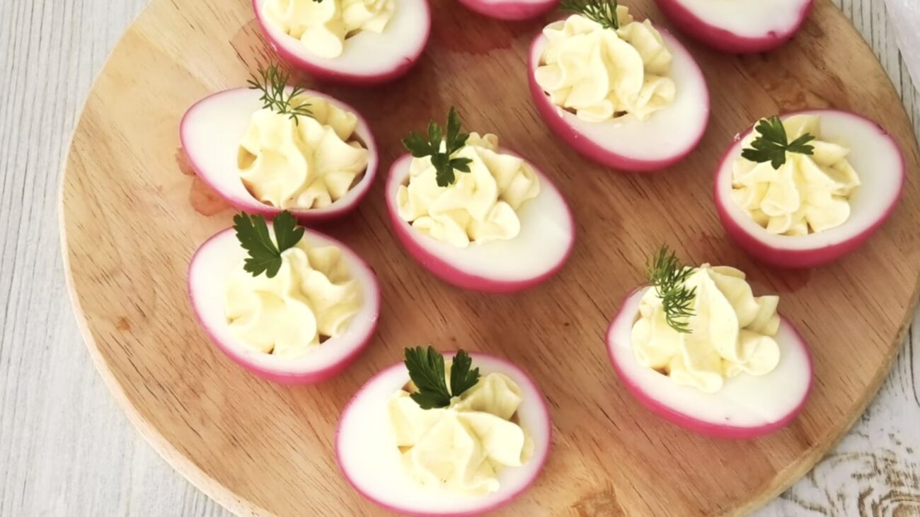 Господині розповіли, як приготувати просту і смачну закуску на святковий стіл 