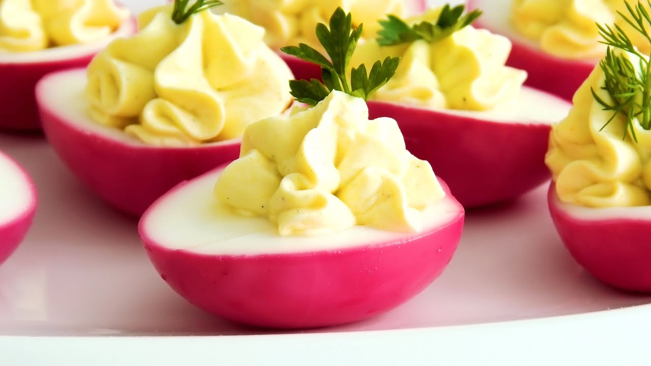 Господині розповіли, як приготувати просту і смачну закуску на святковий стіл 