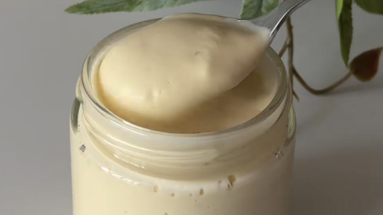 Господині розповіли, чим заправити салати окрім майонезу і сметани 