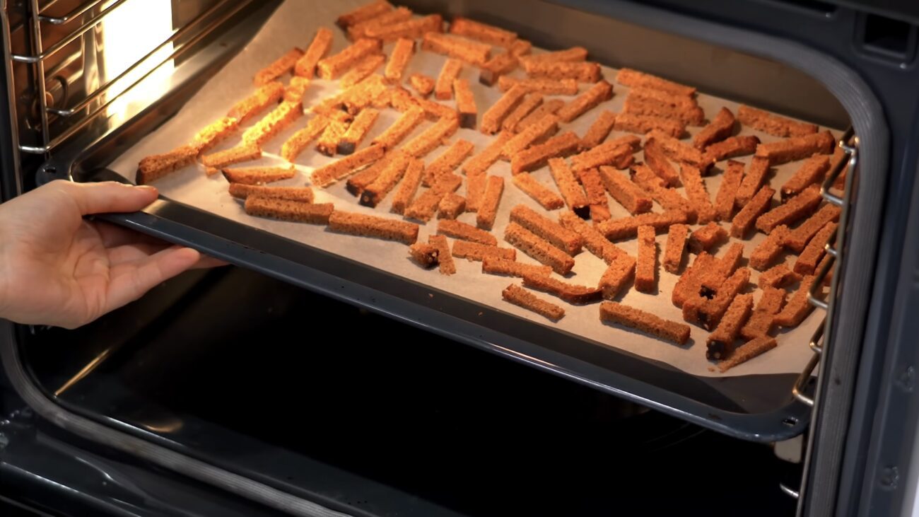 Господині розповіли, як приготувати вдома чипси і сухарики Господині розповіли, як приготувати вдома чипси і сухарики