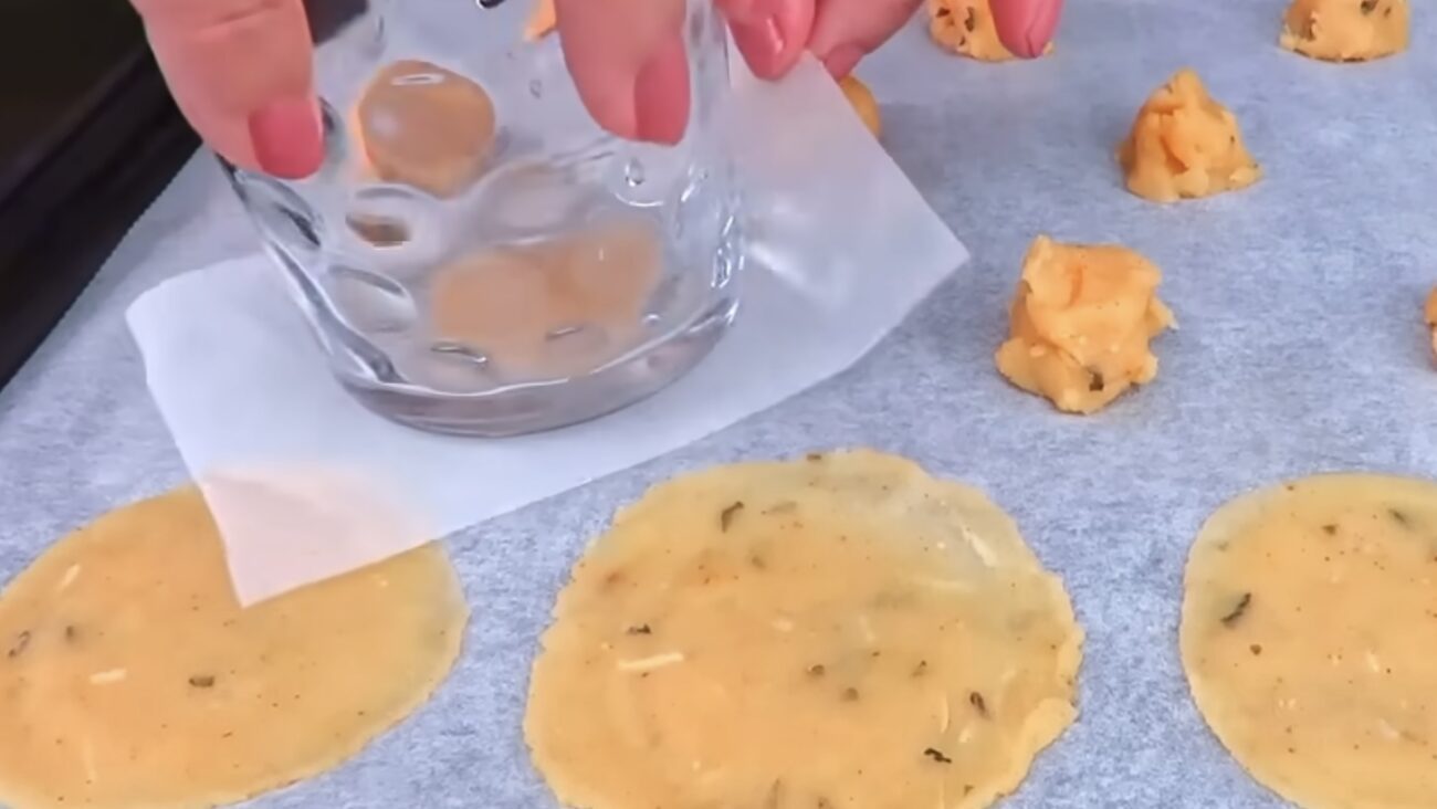 Господині розповіли, як приготувати вдома чипси і сухарики Господині розповіли, як приготувати вдома чипси і сухарики