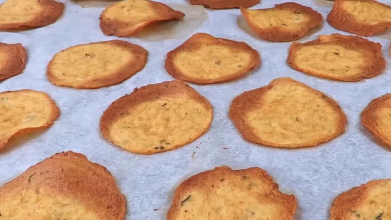 Господині розповіли, як приготувати вдома чипси і сухарики Господині розповіли, як приготувати вдома чипси і сухарики