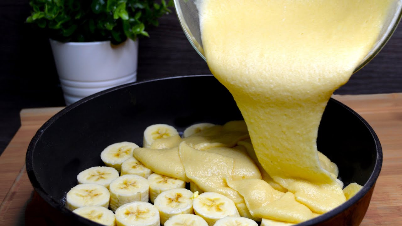 Господині розповіли, як приготувати смачний і простий пиріг з одного яйця 