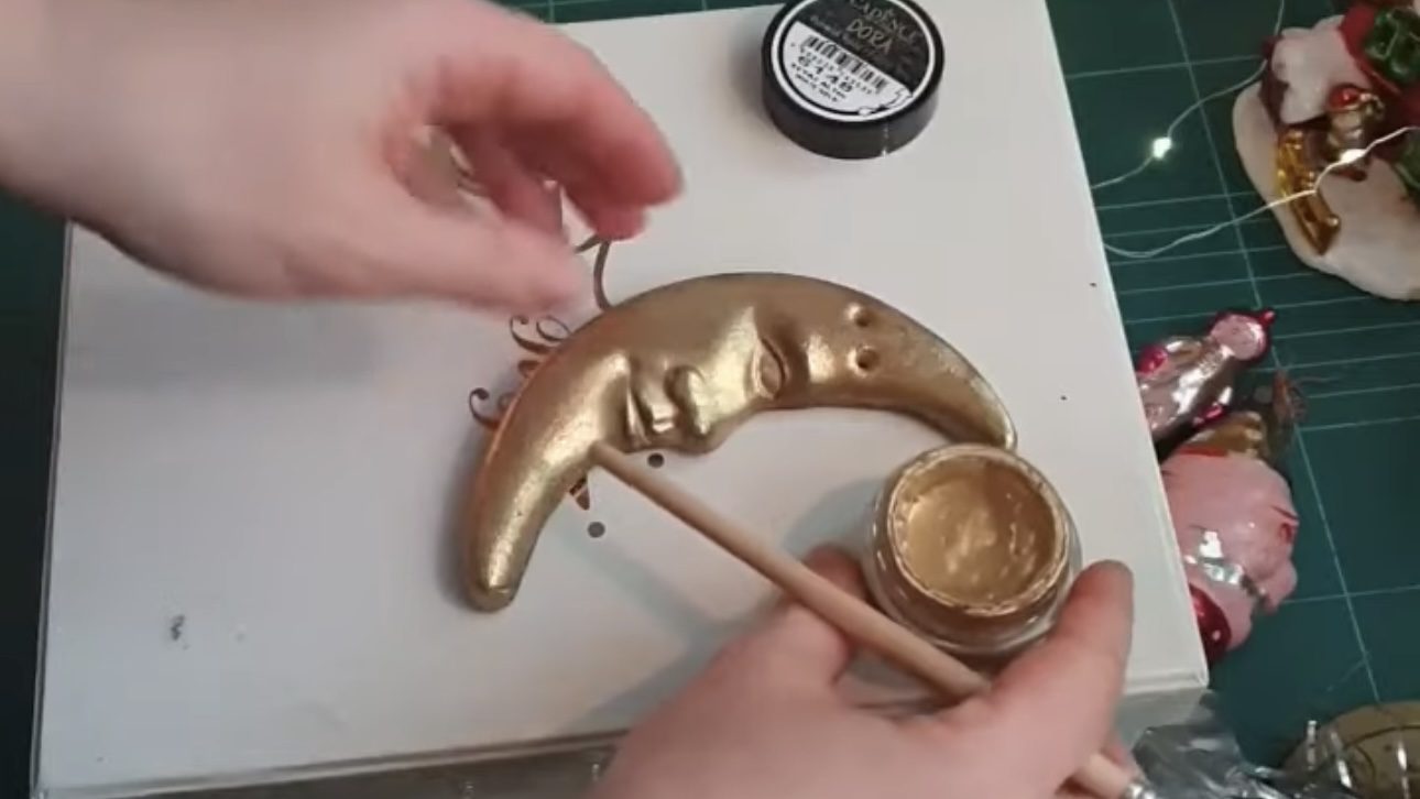 Господині показали, як можна відреставрувати старі новорічні іграшки Господині показали, як можна відреставрувати старі новорічні іграшки