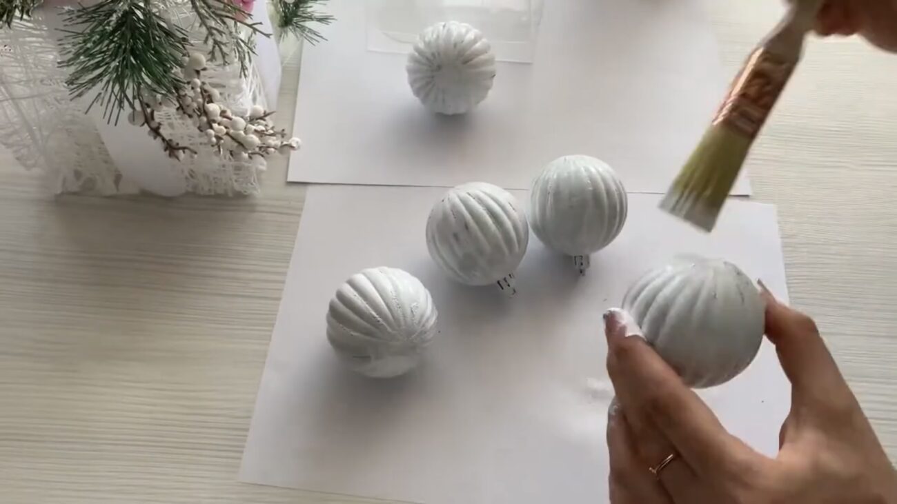 Господині показали, як можна відреставрувати старі новорічні іграшки Господині показали, як можна відреставрувати старі новорічні іграшки