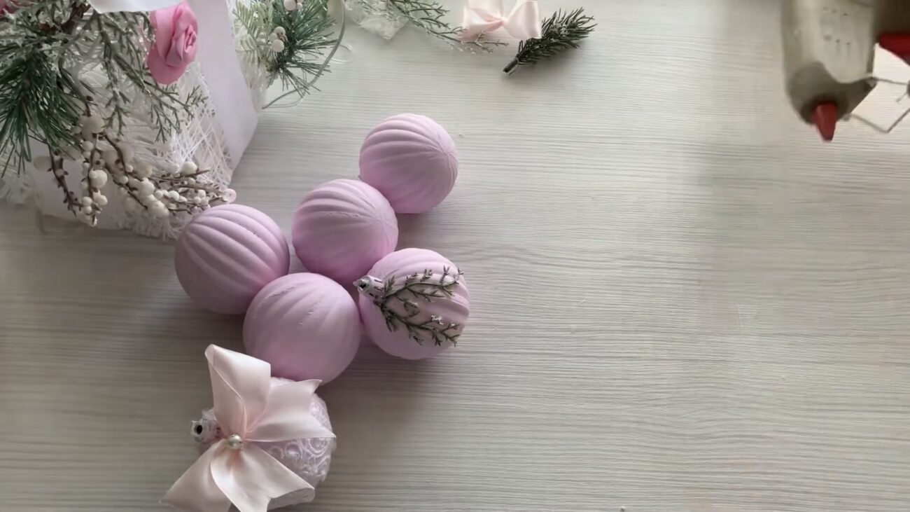 Господині показали, як можна відреставрувати старі новорічні іграшки Господині показали, як можна відреставрувати старі новорічні іграшки