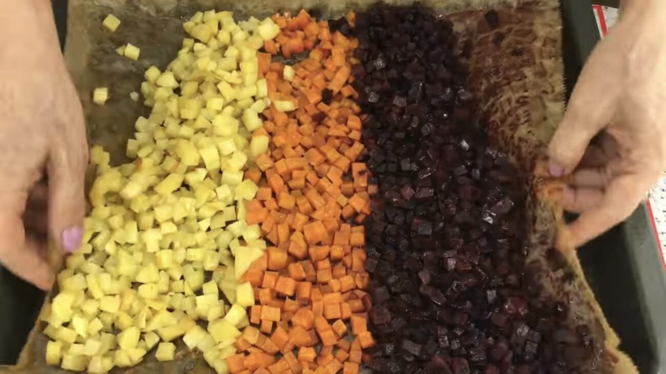 Господині розповіли, як максимально швидко приготувати овочі для салату Господині розповіли, як максимально швидко приготувати овочі для салату