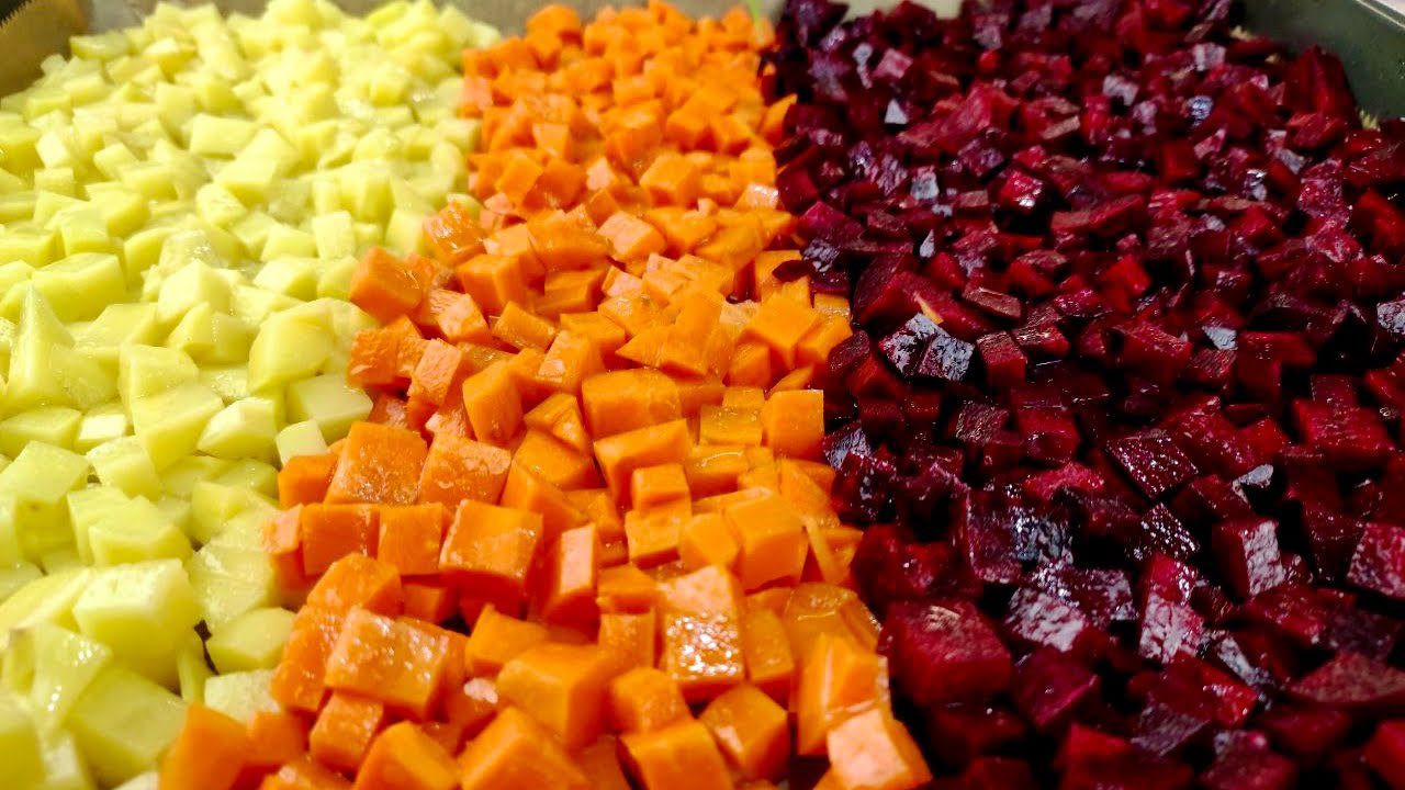 Господині розповіли, як максимально швидко приготувати овочі для салату Господині розповіли, як максимально швидко приготувати овочі для салату