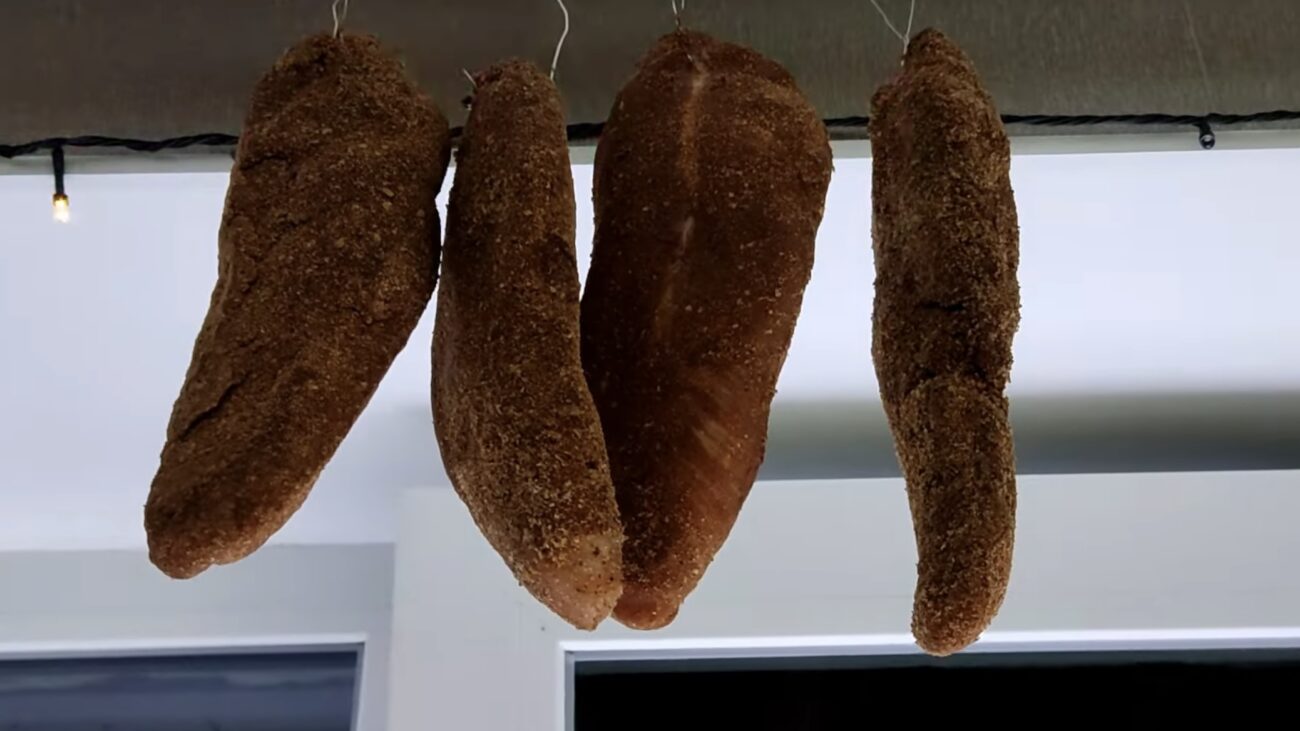 Господні розповіли, як приготувати смачну закуску із мʼяса для нарізки Господні розповіли, як приготувати смачну закуску із мʼяса для нарізки