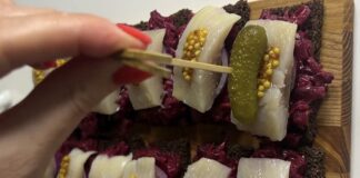 Господині розповіли, як приготувати смачні канапки з буряком і оселедцем 