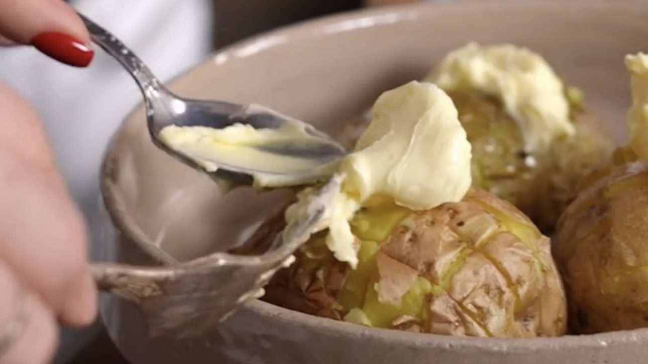 Надя Дорофєєва та Міша Кацурін показали, як готувати смачну картоплю за 15 хв Надя Дорофєєва та Міша Кацурін показали, як готувати смачну картоплю за 15 хв