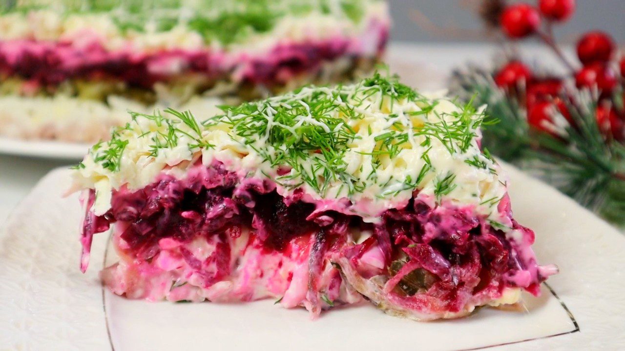 Господині розповіли рецепт салату з буряком на святковий стіл