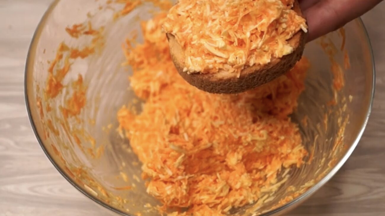 Господині розповіли, як приготувати смачну намазку з трьох інгредієнтів Господині розповіли, як приготувати смачну намазку з трьох інгредієнтів