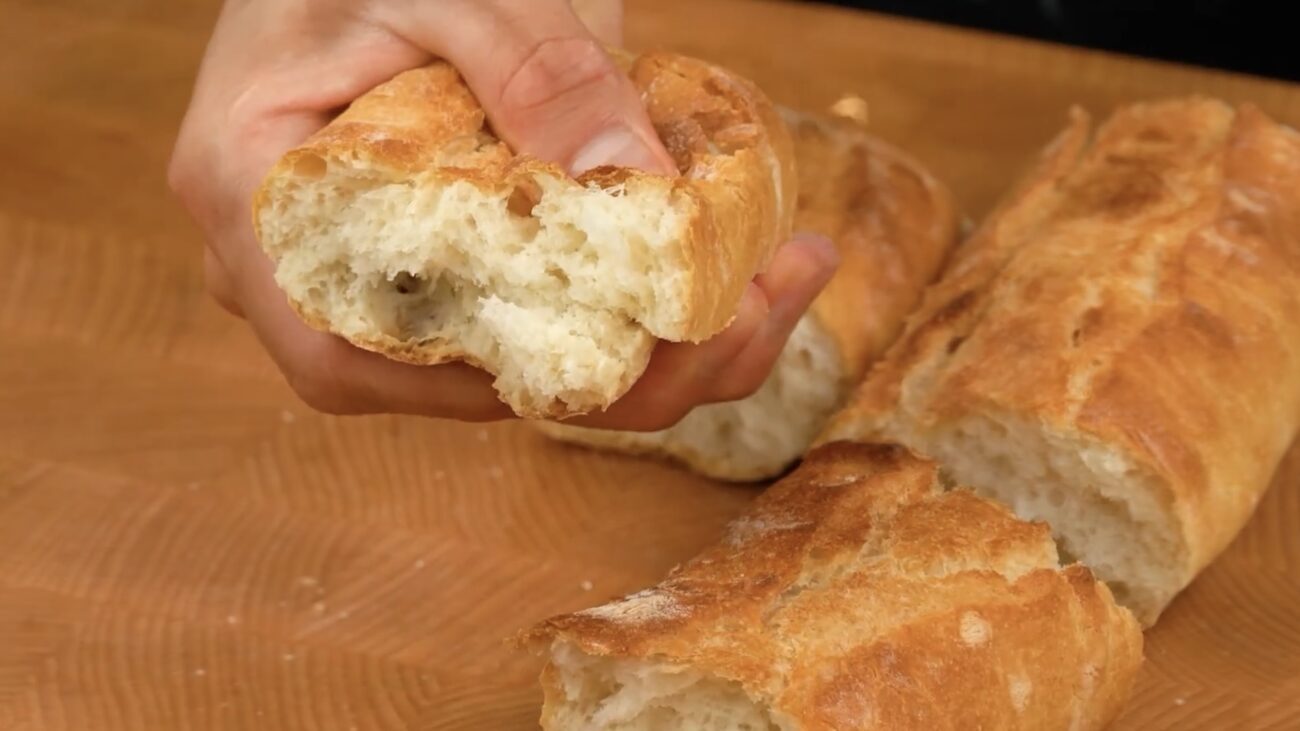 Господині розповіли, як зробити підсохлий хліб знову свіжим