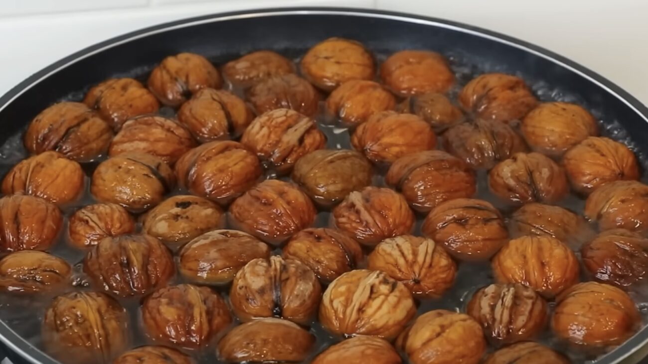 Господині розповіли, як чистити волоські горіхи, щоб серединка не кришилась Господині розповіли, як чистити волоські горіхи, щоб серединка не кришилась