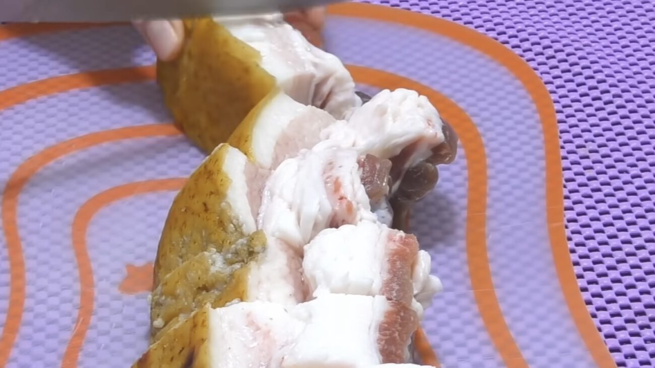 Господині розповіли, як смачно засолити сало за три години Господині розповіли, як смачно засолити сало за три години