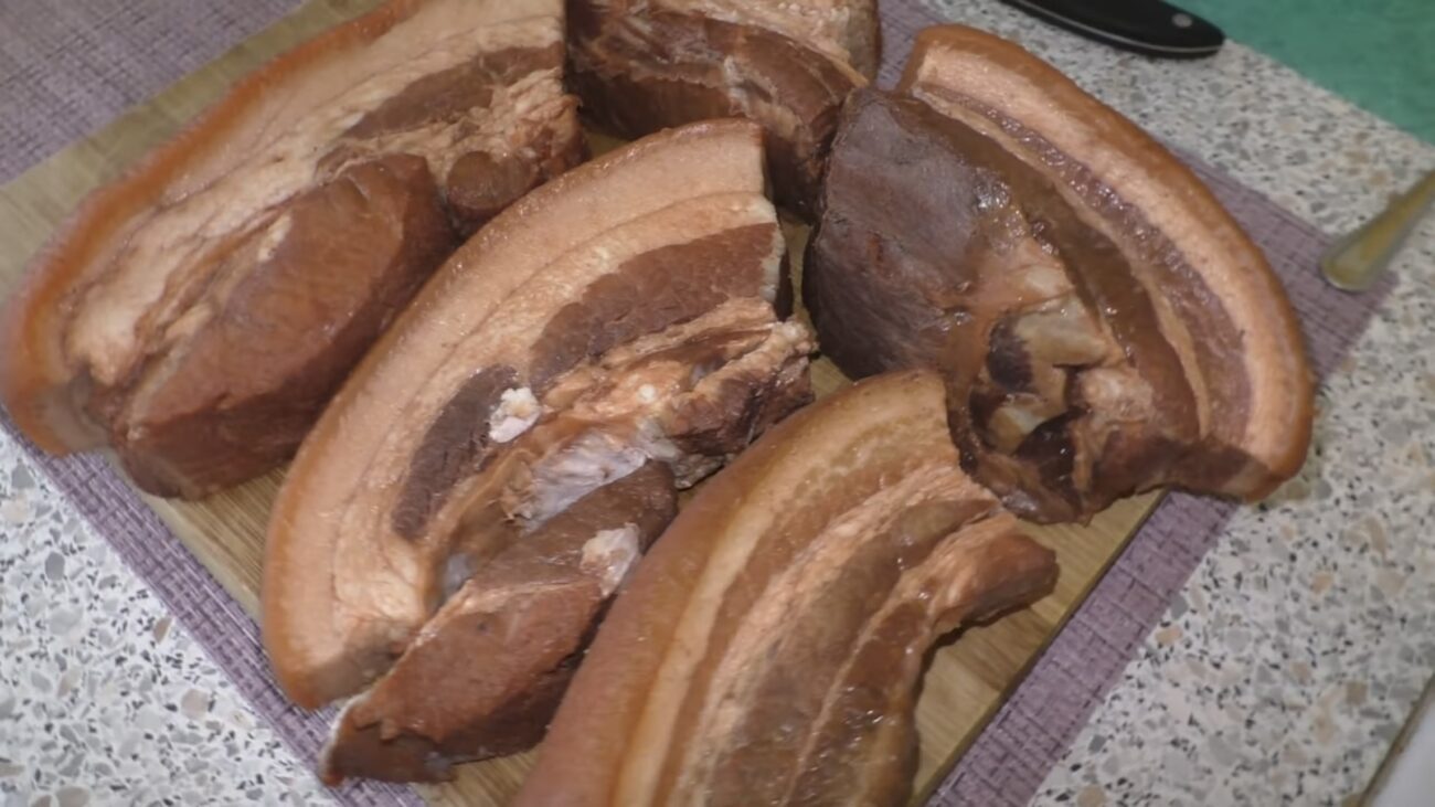 Господині розповіли, як зварити смачне сало по-українськи Господині розповіли, як зварити смачне сало по-українськи