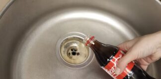 Господині розповіли, чим мити раковину, щоб вона блищала наче нова 