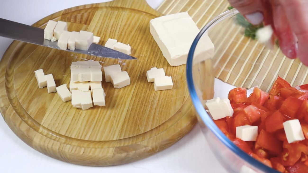 Господині розповіли, як приготувати смачний салат із трьох інгредієнтів Господині розповіли, як приготувати смачний салат із трьох інгредієнтів