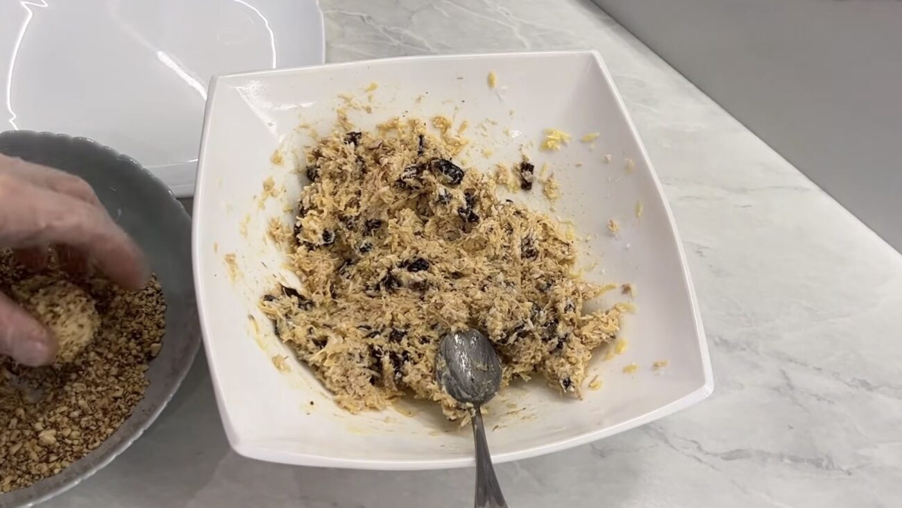 Господині розповіли, як приготувати смачну закуску з мʼясом на святковий стіл 