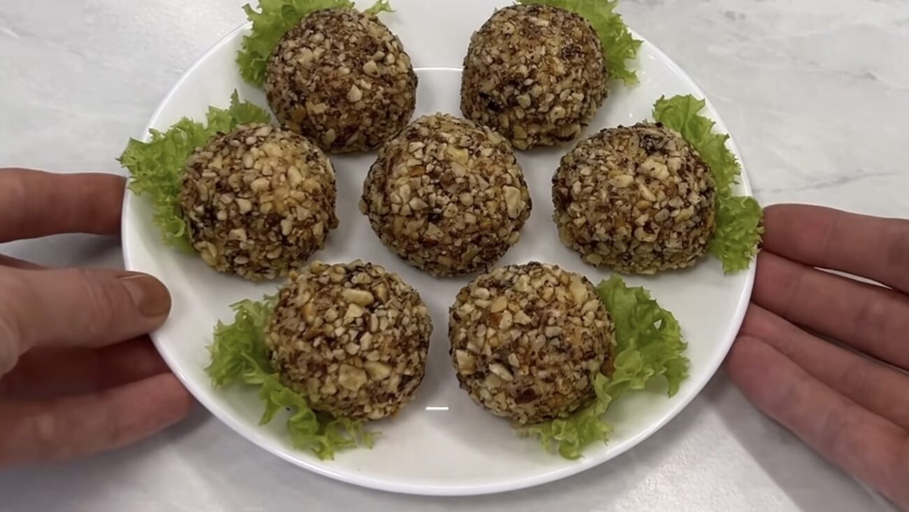 Господині розповіли, як приготувати смачну закуску з мʼясом на святковий стіл 