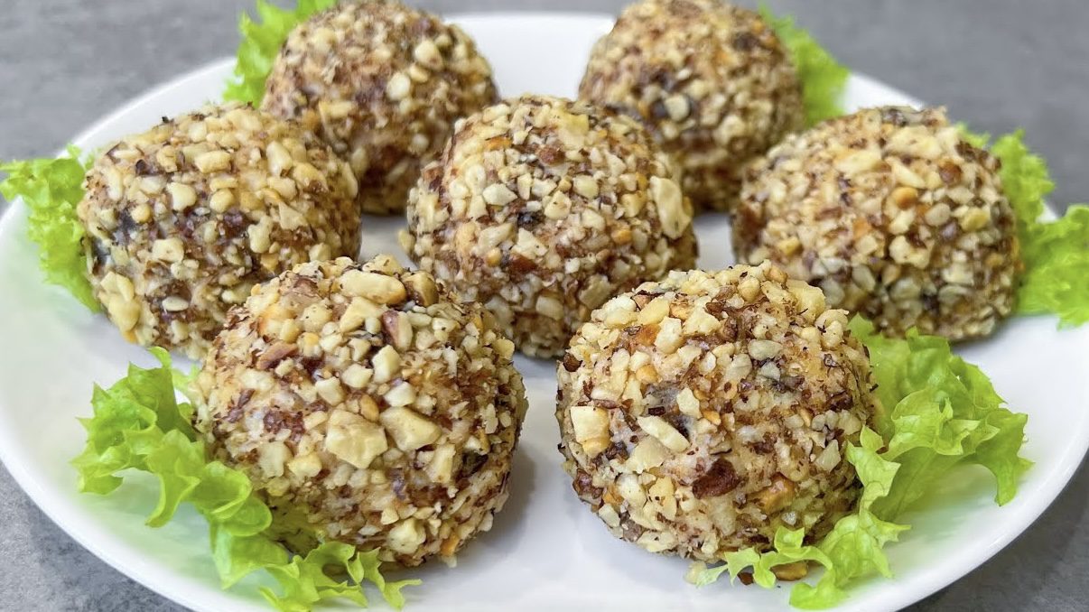 Господині розповіли, як приготувати смачну закуску з мʼясом на святковий стіл 