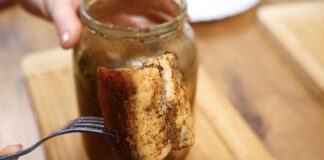 Господині розповіли, як приготувати смачне запечене сало у банці 