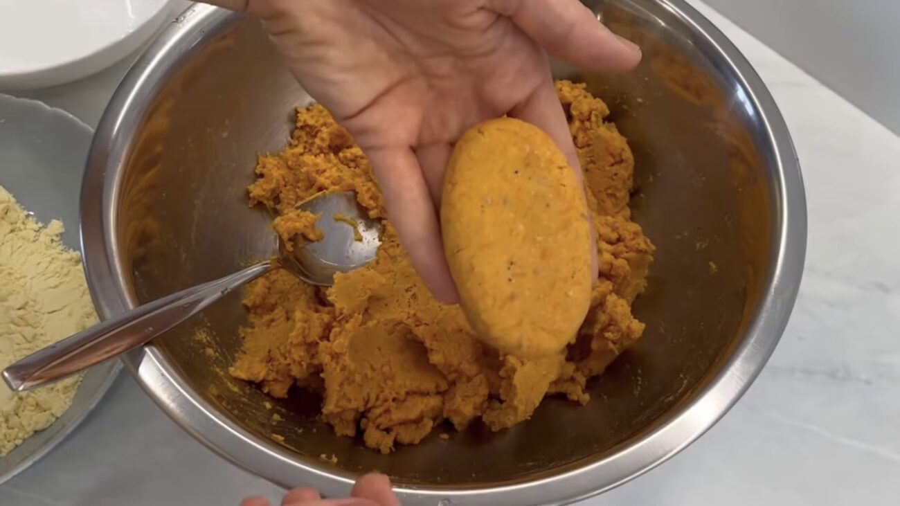 Господині розповіли, як приготувати смачні котлети без мʼяса 