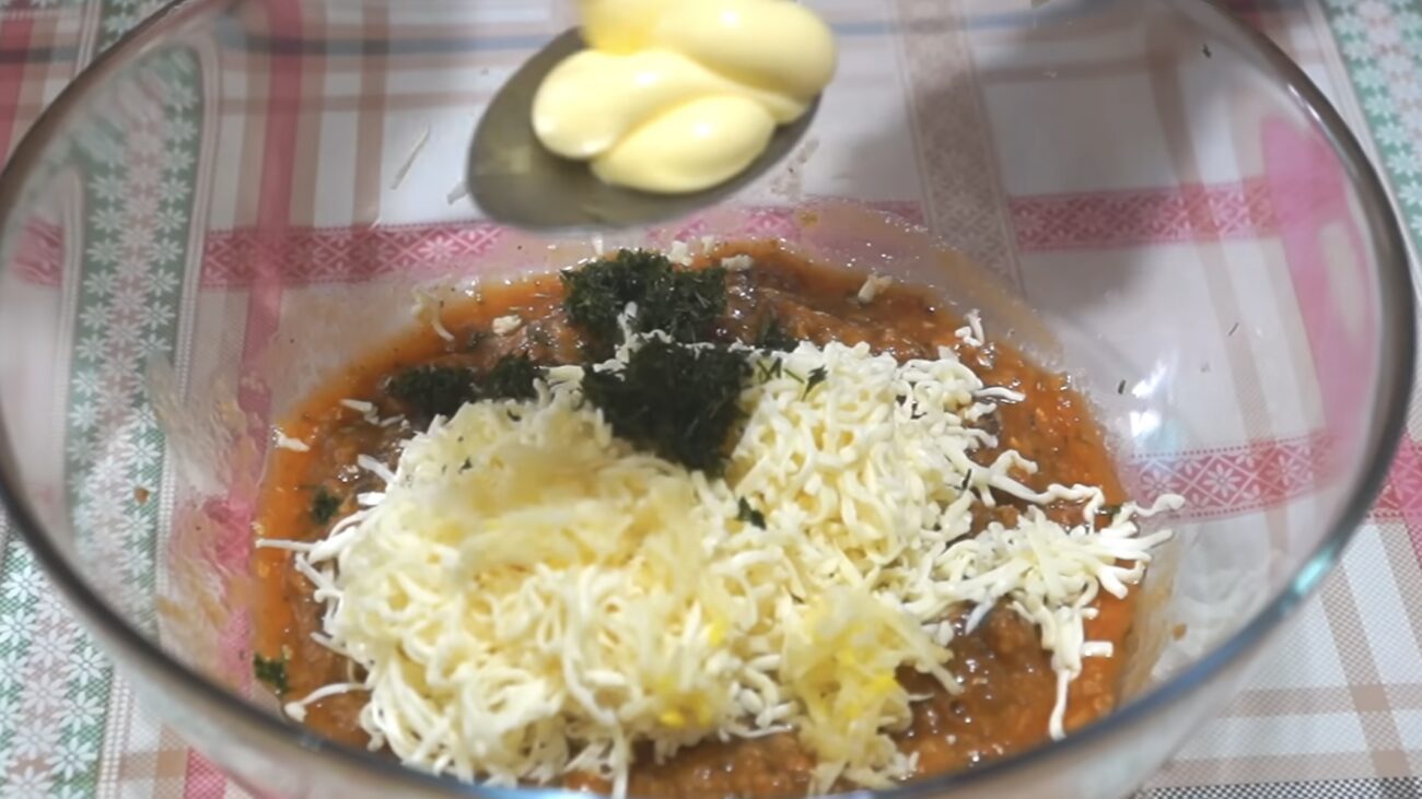 Господині показали, як приготувати смачну закуску з кільки в томаті Господині показали, як приготувати смачну закуску з кільки в томаті