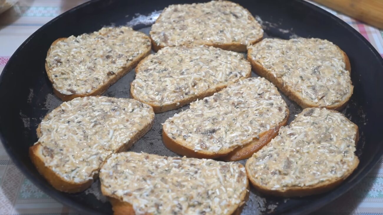 Господині показали, як приготувати смачну закуску з кільки в томаті Господині показали, як приготувати смачну закуску з кільки в томаті