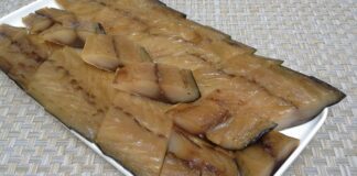 Господині розповіли оригінальний спосіб, як приготувати скумбрію 