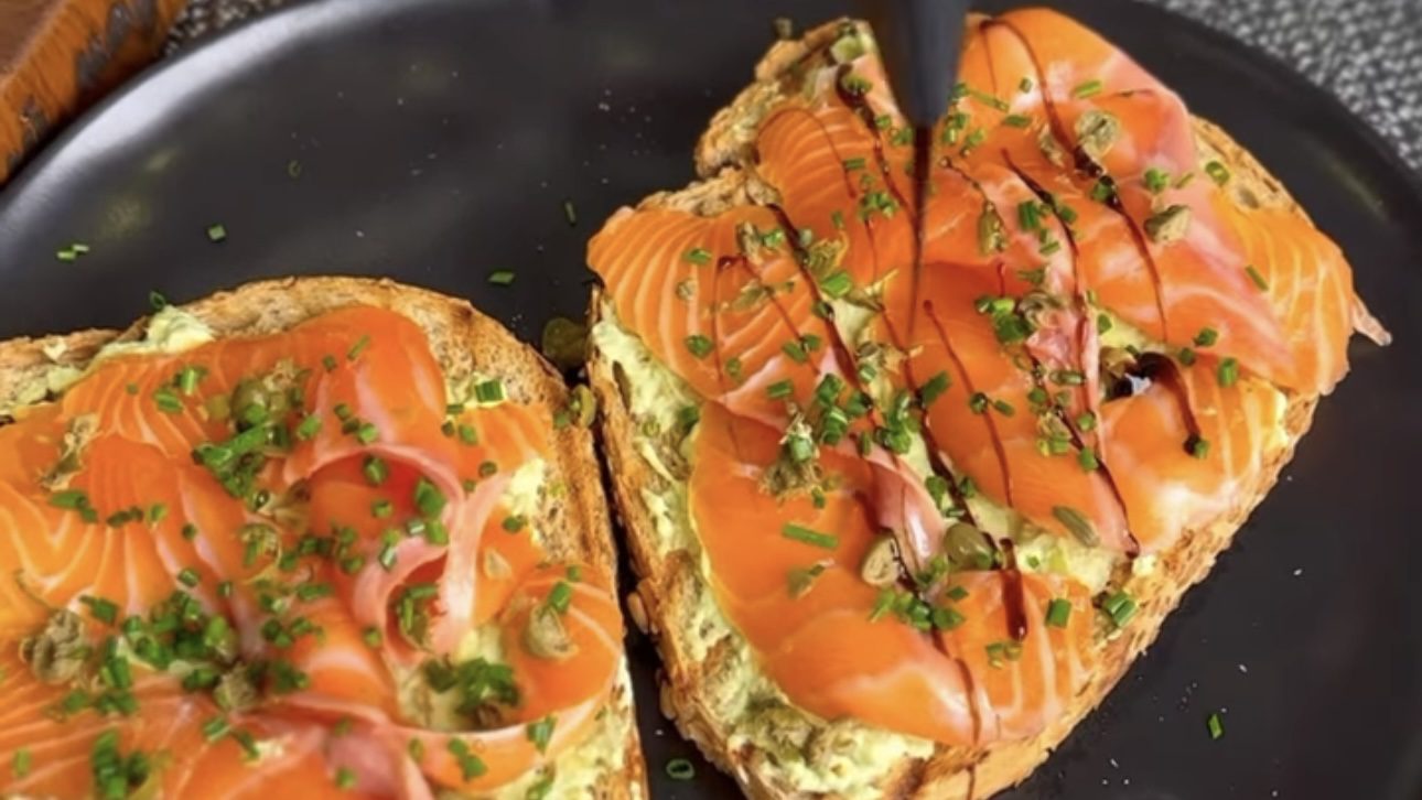 Господині розповіли, що додати до звичайних бутербродів, щоб змінити їх смак 