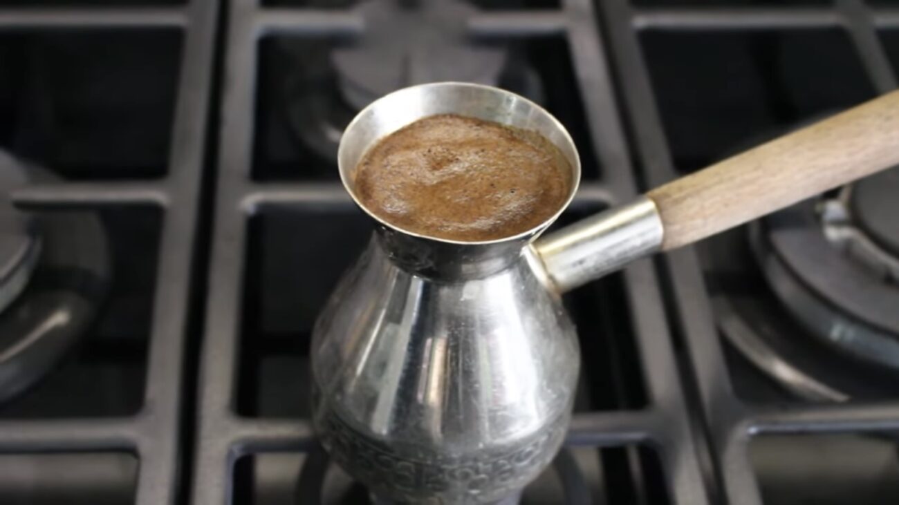 Господині розповіли, як покращити смак кави лише 1 простим інгредієнтом 