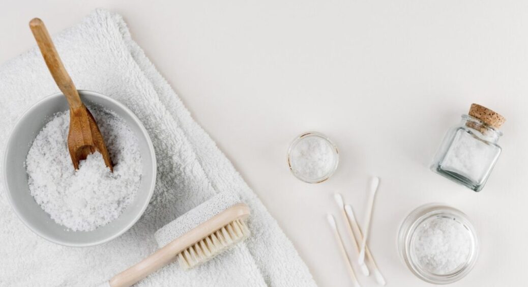 Вже розсипала сіль у ванні та постояла на ній, але не просто так: тепер чекаю на спокій та везіння по життю 