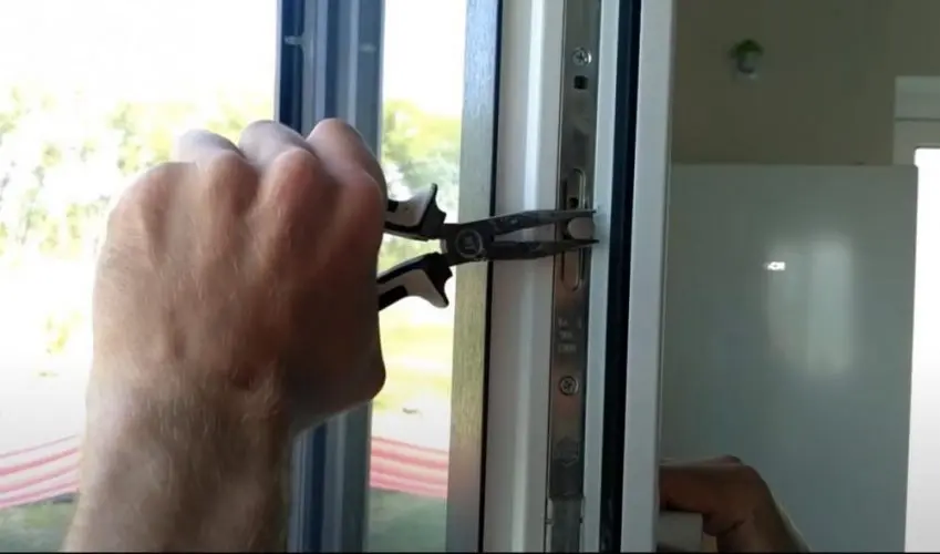 Експерти розповіли, як перевести віконну раму в зимовий режим