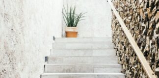 Господині пояснили, що робити із запахом сирості в підʼїзді