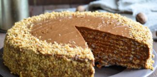 Кухарі назвали цікавий рецепт смачного вафельного торта