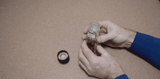 Експерти розповіли, як очистити млинок для перцю