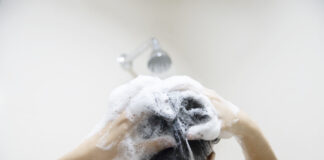 Експерти розповіли, як мити волосся, щоб воно довше залишалося чистим