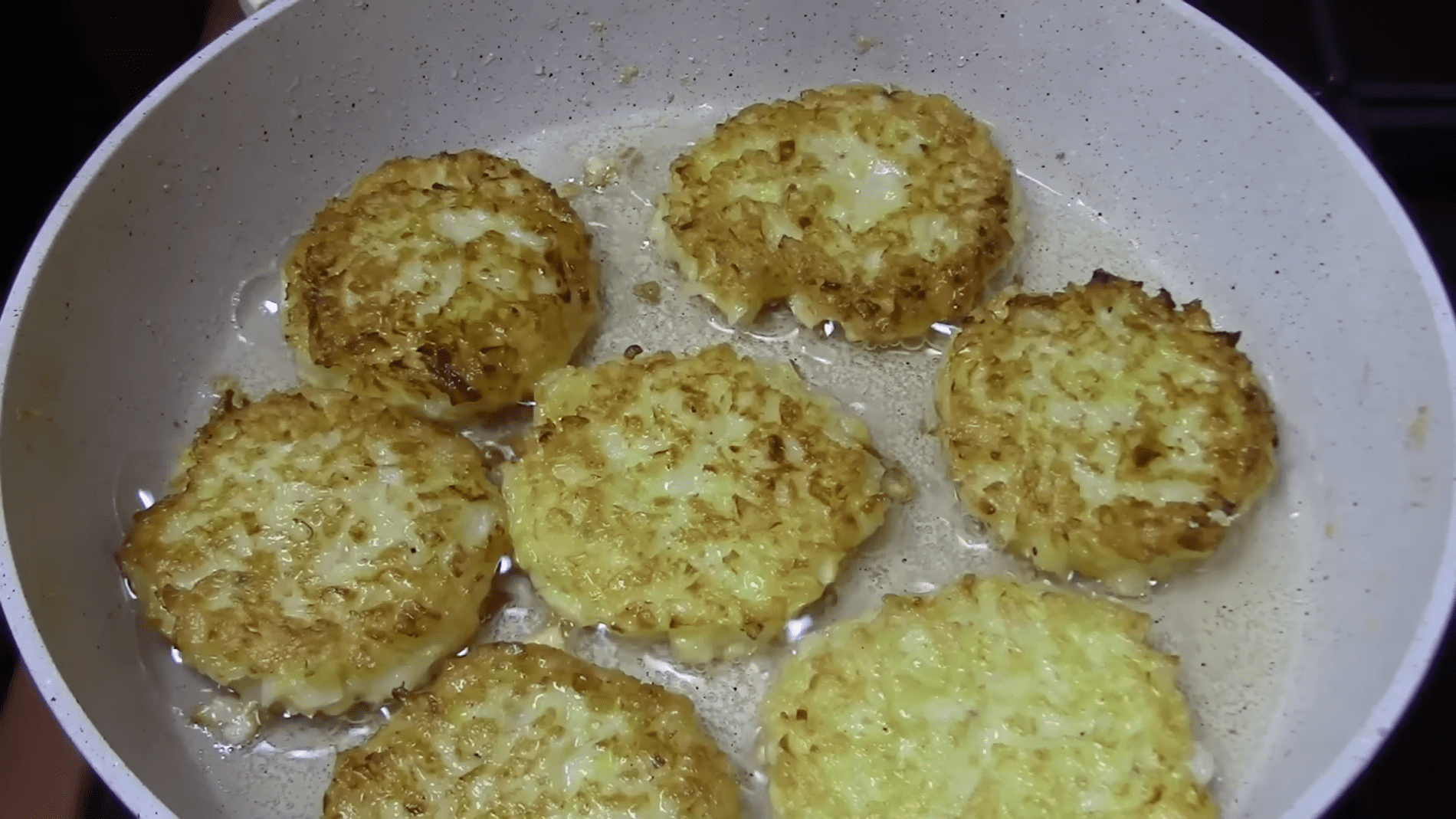 Експерти розповіли, як приготувати смачні цибулеві котлети