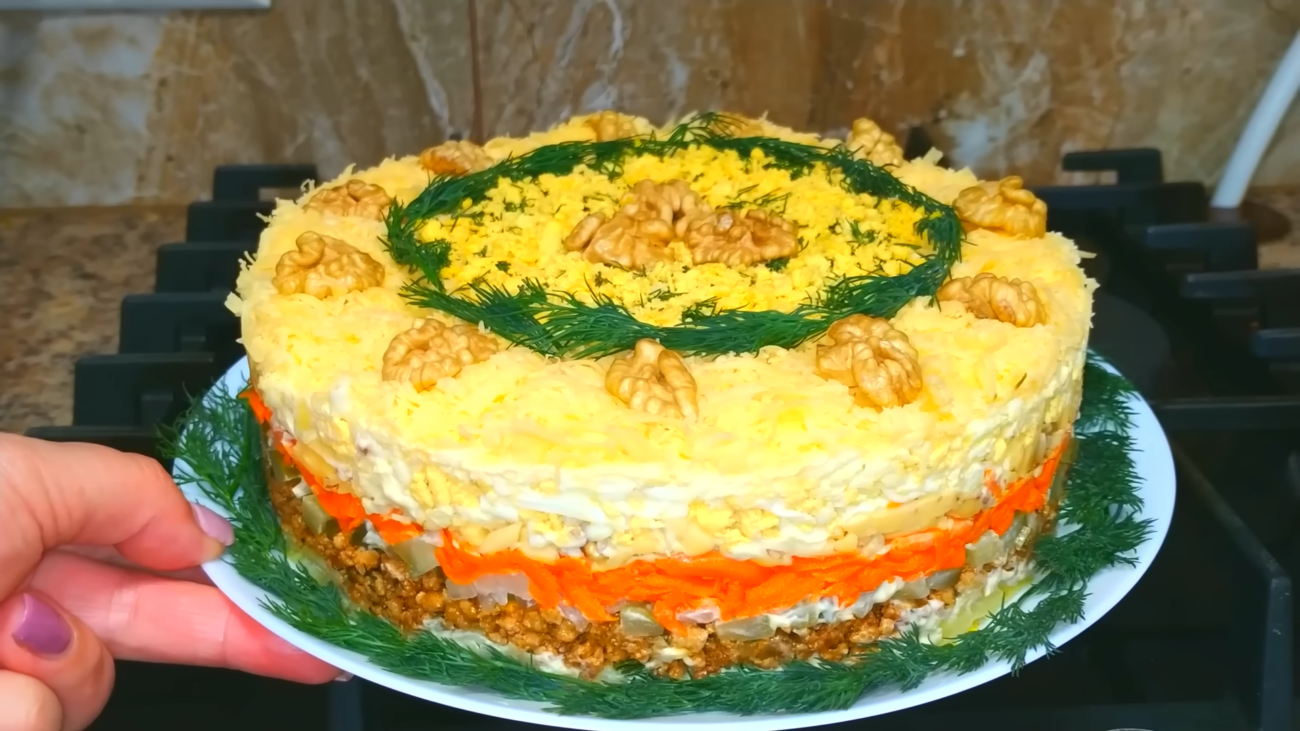 Експерти розповіли, як приготувати ніжний та святковий салат із фаршу