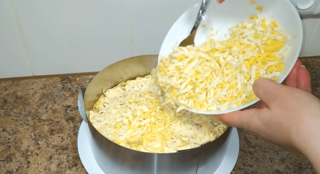 Салат “Бегонія” на святкову вечерю і новорічний стіл: інгредієнти копійчані, а смак – як в ресторані 