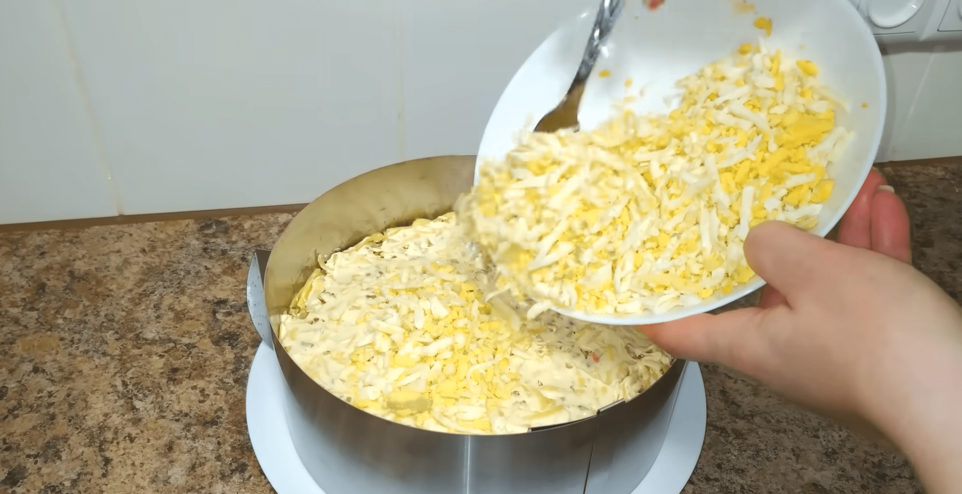 Експерти розповіли, як приготувати ніжний та святковий салат із фаршу