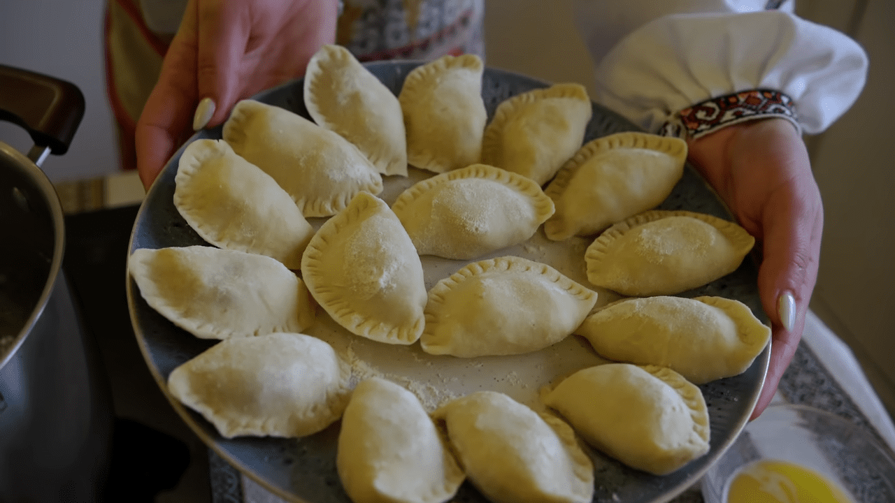 Кулінари розповіли, як приготувати смачні вареники з м'ясом