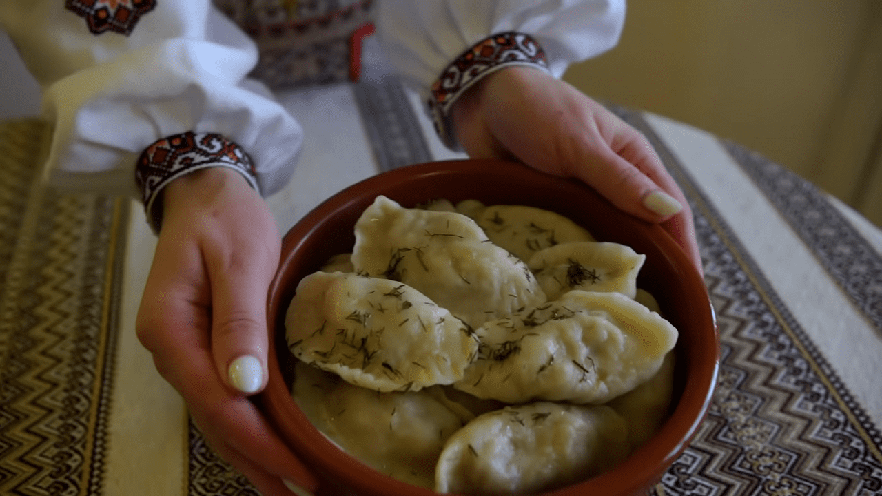 Кулінари розповіли, як приготувати смачні вареники з м'ясом